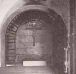 Cripta del Santuario de la Virgen de la Cabeza donde reposan los restos del Capitán Cortés junto a otros militares de entre los que reseñamos a el Sr. Carlos  de Haya.